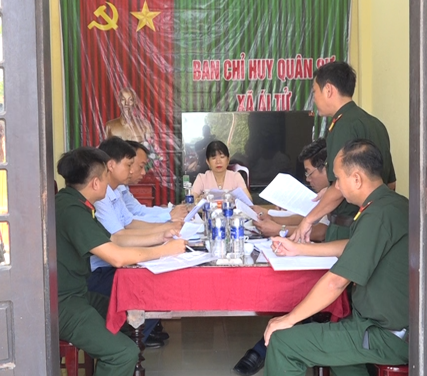 Ban Thường vụ Đảng ủy xã Ái Tử làm việc với Ban chỉ huy Quân sự xã