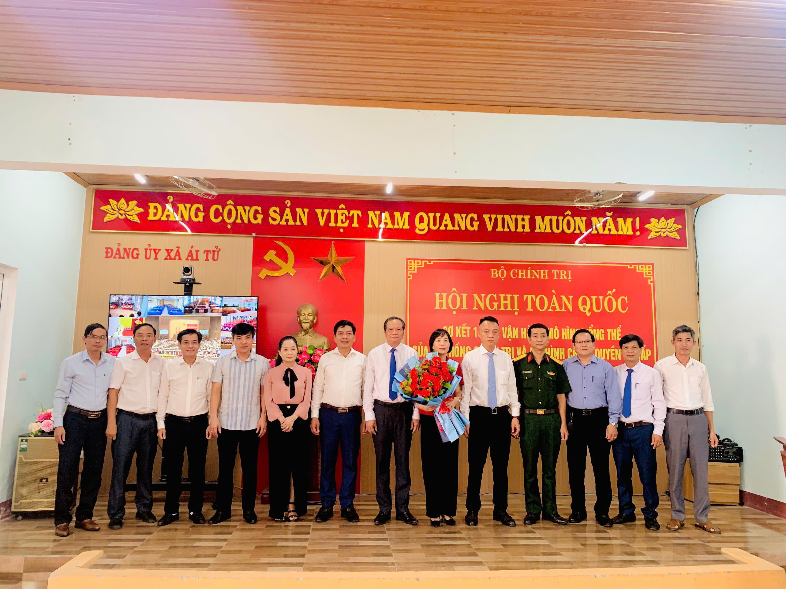 Công bố Quyết định điều động, chỉ định Bí thư Đảng ủy xã Ái Tử và xã Hiếu Giang