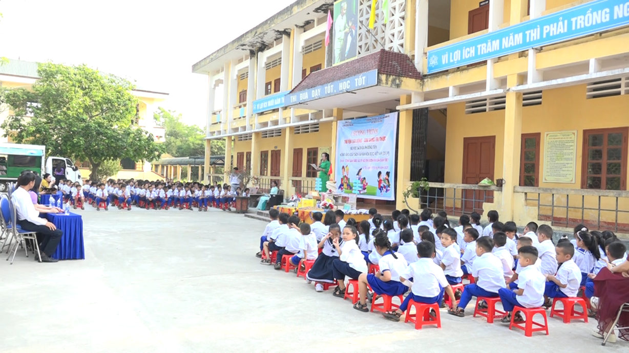 Trường Tiểu học và THCS Triệu Lon hưởng ứng ngày Sách và văn hóa đọc