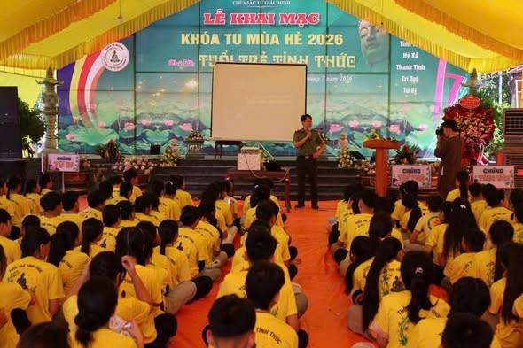 CÔNG AN XÃ ÁI TỬ TUYÊN TRUYỀN PHÁP LUẬT CHO GẦN 300 TU SINH TẠI CHÙA SẮC TỨ GIÁC MINH