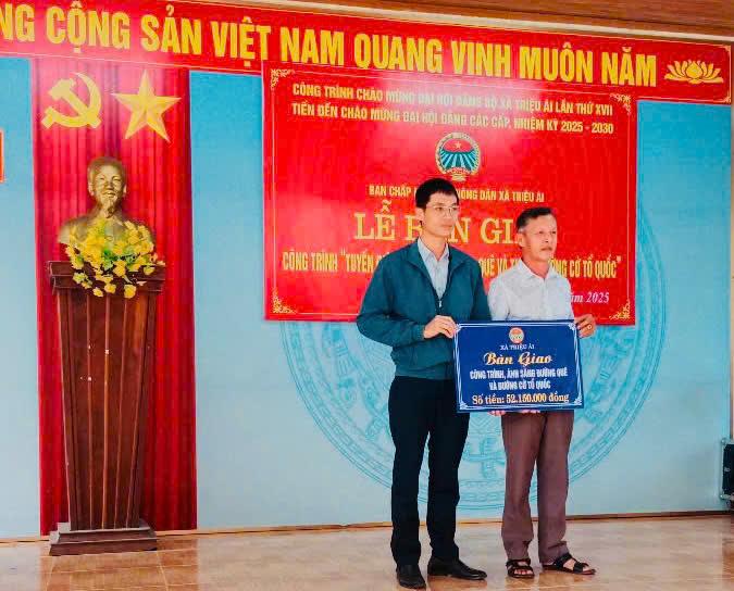 Bàn giao công trình “Ánh sáng đường quê và đường cờ Tổ quốc” tại thôn Nại Hiệp, xã Triệu Ái